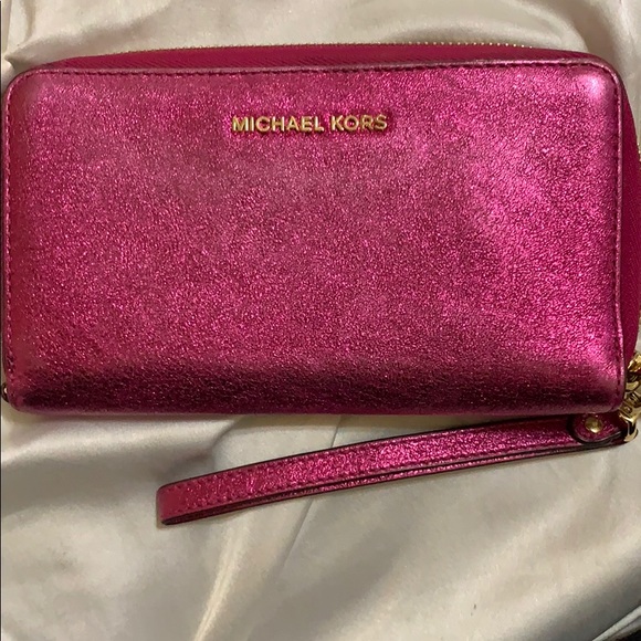 Michael Kors Handbags - Michael Kors wristlet